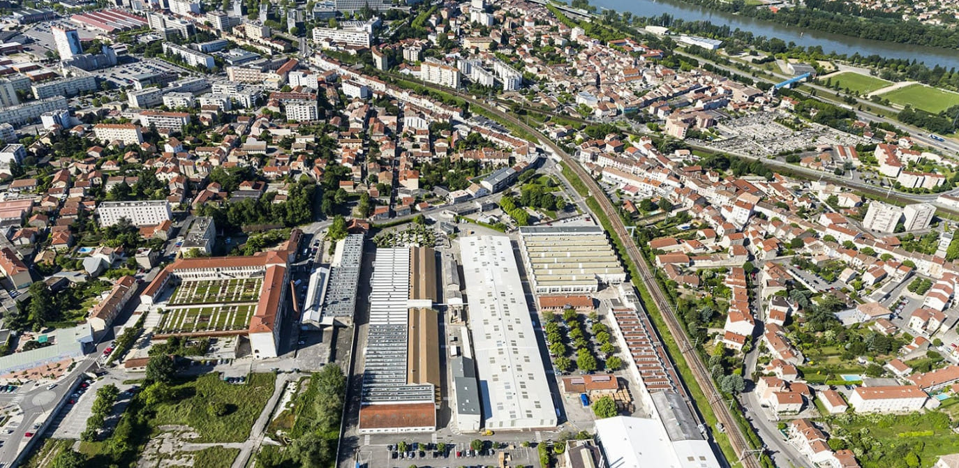 Mapa aeri de la zona de la central fotovoltaica a Bourg-lès-Valance · Replanteig de plaques solars